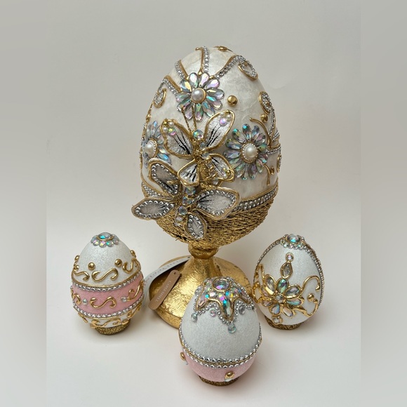 Whimsical Large Capiz Footed Easter Spring Egg (silver gold) - Mackenzie-Chil… - Picture 1 of 2